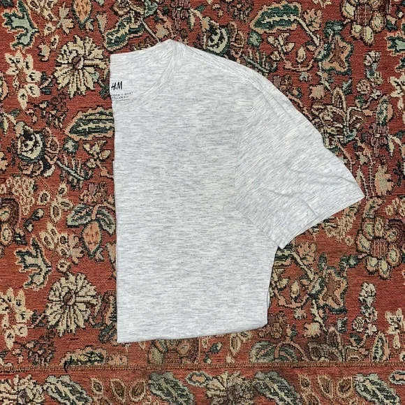 H&M men’s t-shirt - Picture 1 of 3